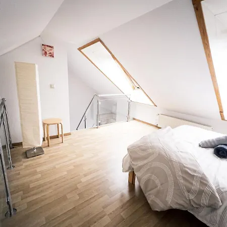 Cozy Central Maisonette 24/7 Service *