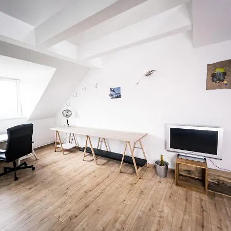 Cozy Central Maisonette 24/7 Service شقة