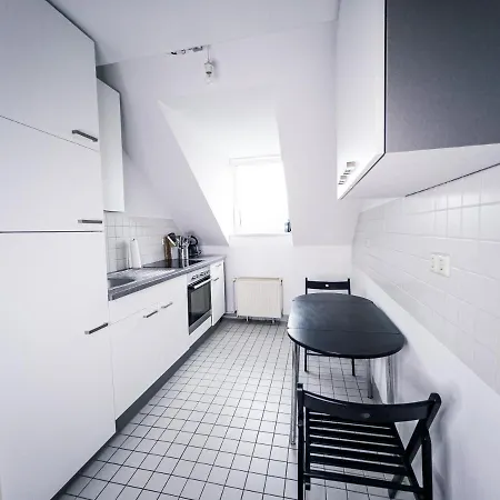 Cozy Central Maisonette 24/7 Service * لبسيا